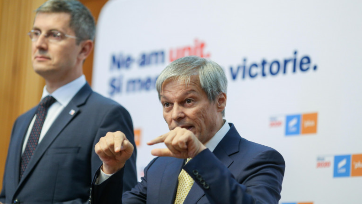 Legea bărbaților ”gravizi”. Cioloș, atac devastator la adresa ”celor care își pun mâna la ochi când văd tampoane de femeie”