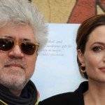 Angelina Jolie vrea să facă un film cu Pedro Almodovar
