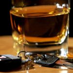 O tânără de 19 ani, prinsă la furat de whisky
