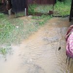 Inundații într-o comună din Olt. Locuințe puse în pericol de apă (FOTO&VIDEO)