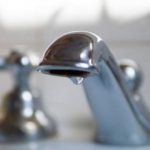 Șase asociații de proprietari au rămas fără apă potabilă din cauza datoriilor