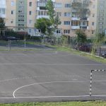 Curțile școlilor din Oradea vor fi asfaltate și dotate cu porți de handbal și panouri de baschet