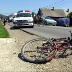 Accident | Biciclist în stare gravă, după ce a intrat într-o mașină