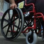 Bani mai mulți pentru asistenții adulților cu handicap