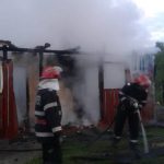 Bucătarie de vară cuprinsă de flăcări în Ciocmani
