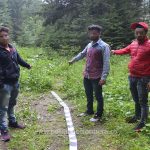 Trei indieni care au trecut ilegal granița, prinși într-o pădure din Suceava