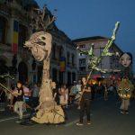 Craiova redevine, pentru opt zile, scena internațională a artei animației. Păpușile gigant iau cu asalt străzile urbei