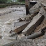 FOTO| Ravagii în Prahova în urma ploilor abundente!  Pod avariat, DN1 blocat și locuințe inundate