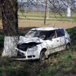 Accident grav în comuna Olari. O mașină a intrat într-un pom