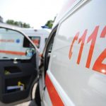 Un pacient cu probleme psihice a sărit din ambulanță, pe o stradă din Craiova. A luat cu el și o foarfecă