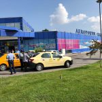 VIDEO/FOTO. Verificări de amploare în rândul taximetriștilor din zona Aeroportului Craiova. Amenzi și certificate de înmatriculare retrase