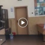 O filmare cu un elev care sparge o tablă, despre care se spune că s-ar fi petrecut într-un liceu din Slatina, postată pe internet – VIDEO