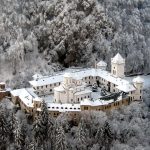 Mănăstirea Tismana va fi reabilitată de o firmă aflată în insolvență