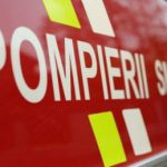 O ambulanță SMURD a derapat într-un șanț și s-a ciocnit cu un autoturism