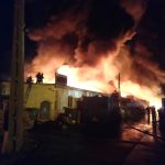VIDEO/ UPDATE: Incendiu violent la un depozit de uleiuri folosite, de pe Calea Șurii Mari
