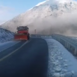 VIDEO | Circulaţia rutieră pe Transalpina, închisă din cauza ninsorii