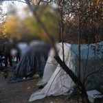 Adăpost improvizat pe Valea Portului, distrus de polițiștii locali