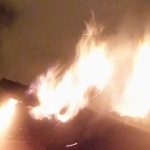 Oamenii străzii au incendiat o casă nelocuită din Slatina –  FOTO&VIDEO