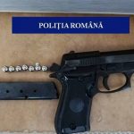 Pistol găsit la un craiovean, care a introdus ilegal arma în ţară din Bulgaria