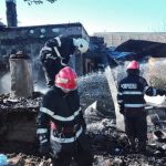 Acoperișul unei case din Lupeni a fost distrus de un incendiu