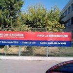 Banner pro-referendum ilegal, montat de o societate a Primăriei Ploiești