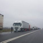 Zeci de camioane așteaptă pe DN 5 să intre în Vama Giurgiu