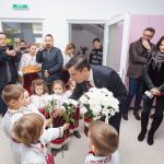 Chirica, întâmpinat cu flori de copii la inaugurarea unei grădinițe
