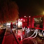 Bilanț, după incendiul de la fabrica de mobilă din Târgoviște-pagube importante,100 de pompieri și 17 mașini s-au luptat cu focul