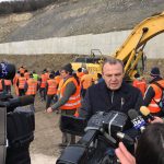 VIDEO: Mesaj ciudat al ministrului Lucian Șova pe autostrada A1: „Am venit să vă spun că sunt mândru că sunt băcăuan”