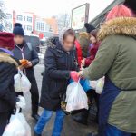 Campania “Gătim pentru oamenii străzii”, o mână întinsă pentru zeci de sărmani