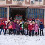 Copiii i-au colindat pe pompierii bârlădeni