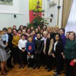 Femeile liberale din Oradea au adus o mică bucurie unor elevi de gimnaziu în prag de sărbători