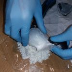 Traficant de droguri, prins în flagrant de poliţiştii covăsneni cu 70 de grame de cocaină
