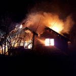 Incendiu puternic într-o localitate de lângă Timișoara. Familie rămasă fără acoperiș în prag de sărbători