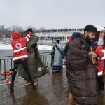 Cinci tineri din Giurgiu s-au aruncat în Canalul Cama pentru a prinde crucea de Bobotează