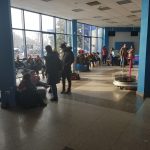 Zborul Craiova-Milano, amânat cu patru ore din cauza unei greve a italienilor. 150 de oameni, blocaţi pe aeroportul din Bănie
