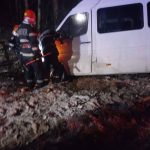 Un microbuz cu pasageri a izbit un copac, pe Autostrada 1. Șase persoane au fost rănite