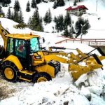 DJ 713 care face legătură între DN71 – Cota 1000 și Platoul Montan Bucegi, blocat de mai multe avalanșe
