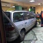 Spitalul Craiova, amendat de poliţişti după ce un bărbat a intrat cu maşina direct în sala de aşteptare de la UPU