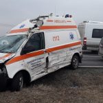 FOTO| Ambulanță ce transporta pacient, implicată într-un accident rutier