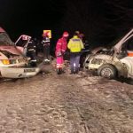 Ambulanță, lovită de o autoutilitară: 3 răniți