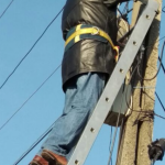 Comănești: Opt locuințe racordate ilegal la rețeaua de energie electrică