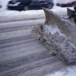 Zăpadă pe drumurile din vestul țării. Angajații de la drumuri intervin de urgență. VIDEO!