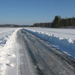 Atenție dacă plecați la drum! Sunt șosele acoperite de zăpadă. VIDEO
