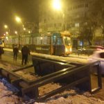 Refugiul dintr-o stație de tramvai din zona IREG s-a prăbușit peste linii