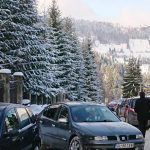 Mașinile parcate aiurea au întârziat preluarea unei victime accidentate pe pârtia de schi din Durău