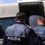 Bărbat din Vorniceni încătușat de polițiști