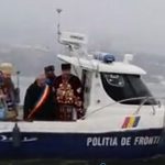 VIDEO: Episcopul de la Teleorman a sfințit apa urcat într-o barcă a Poliției de Frontieră