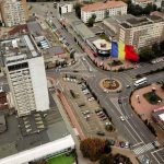Un catarg cu un tricolor uriaș va fi instalat în centrul Municipiului Piatra-Neamț