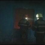 Locuinţă din Olt, distrusă de un incendiu. Pompierilor le-a luat două ore să stingă focul – FOTO&VIDEO